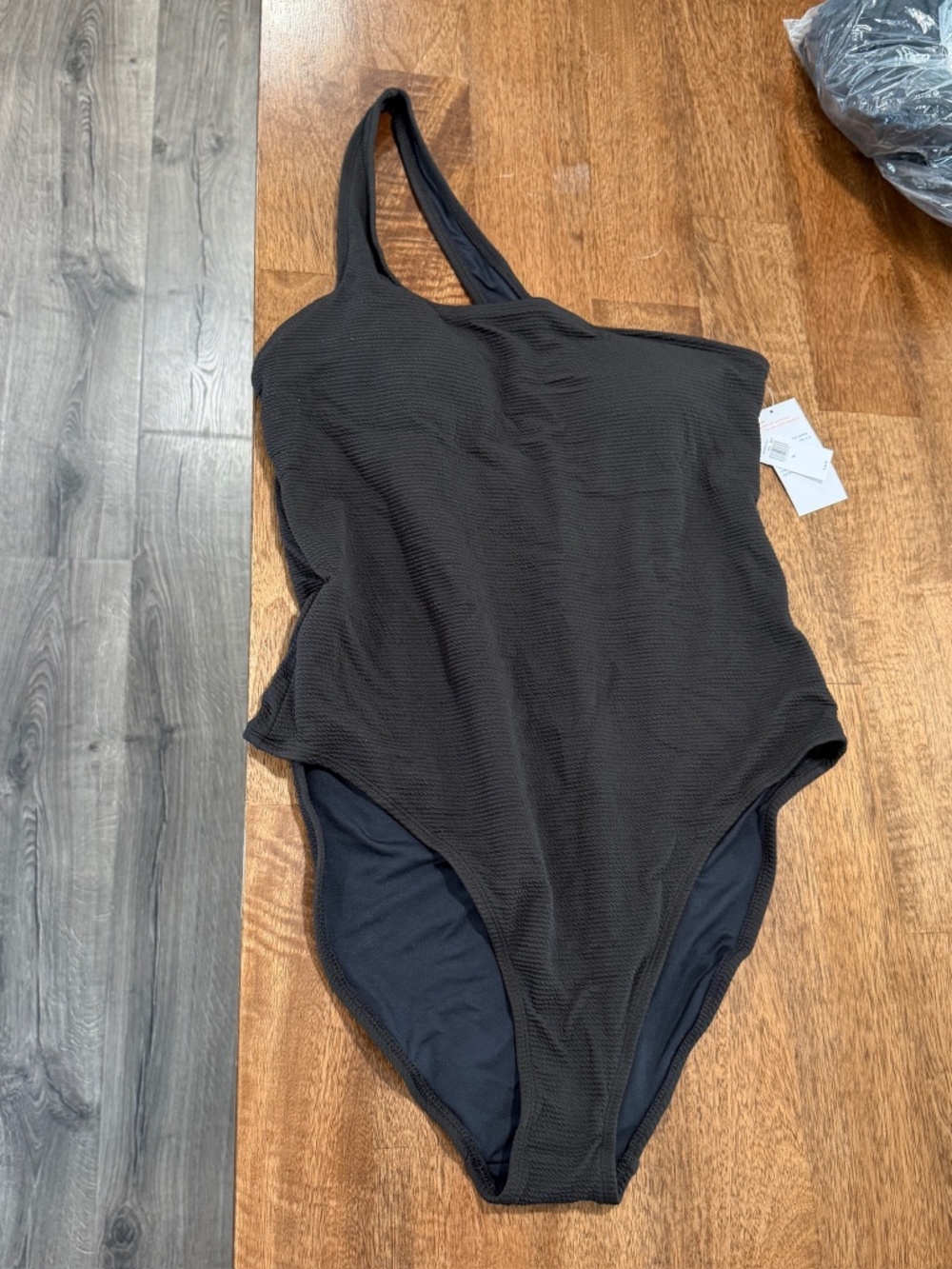 NWT Old Navy Pucker One Shoulder One Piece Swimsuit Women’s Size XL Black